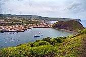 Azzorre, Isola di Faial - La baia di Porto Pim, Horta, dal Monte da Guia. 